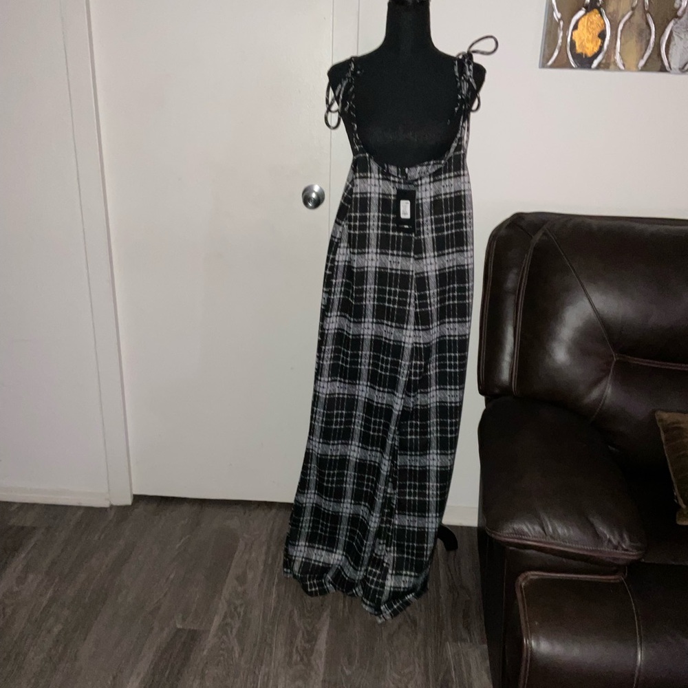 Versatile black-and-white plaid jumper, size XL!